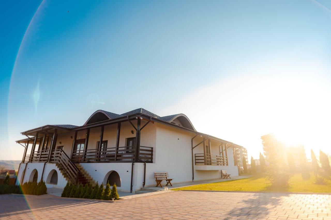 Tango Margo Otel Valea Lupului  Dış mekan fotoğraf
