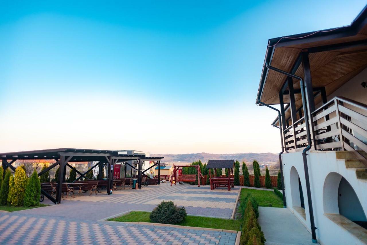 Tango Margo Otel Valea Lupului  Dış mekan fotoğraf